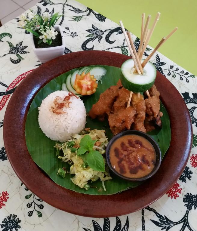 Tempatku Indonesian Restaurant And Rooms Сенгиги Екстериор снимка